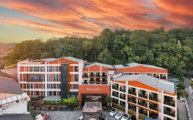 Floral Hotel·Longquan Hongdoulin Hotel (Longquan City Branch)