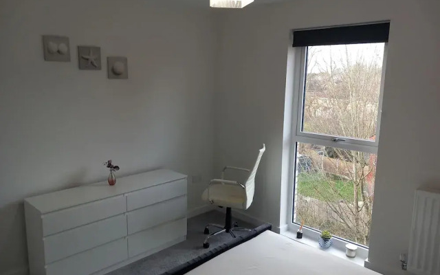 Room-charming Loughton Apartment With Ba