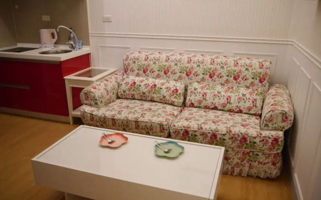 Q Square Apartment
