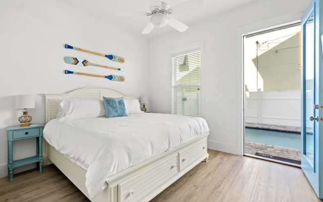 Spectacular 3br 4ba w/ Private Pool, 2 Min Walk to Beach - Sleeps 15!