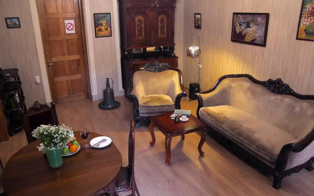 Sololaki Suite