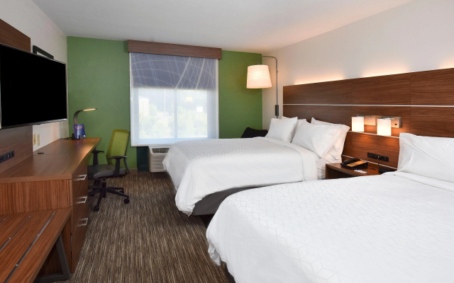 Holiday Inn Express and Suites Selma
