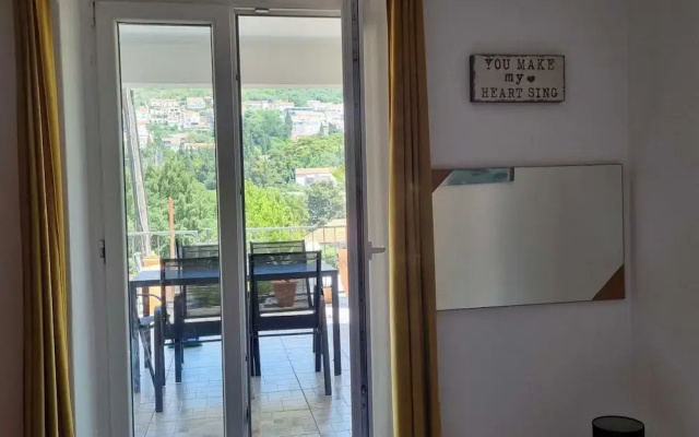 Apartments Mavi - Two-bedroom Apartment With Terrace and City View