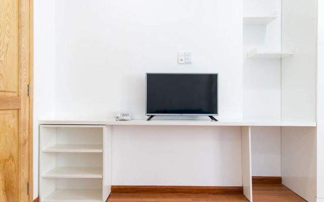 RedDoorz Plus near Nguyen Hue Walking Street