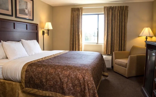 Greenlight Inn & Suites