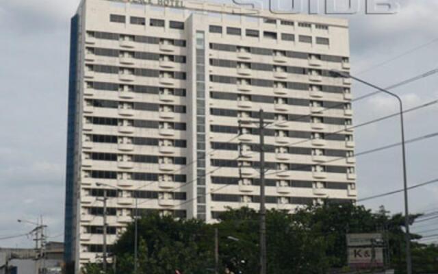 Отель Deluxe Place Бангкок вид на фасад