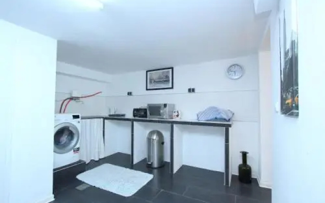 6678 Privat-Souterrain-Apartment