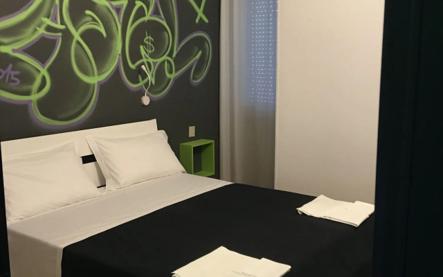 Hotel X