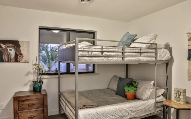 690 Avenida Laredo