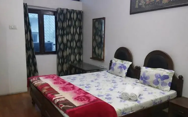 Goroomgo Esan House Varanasi