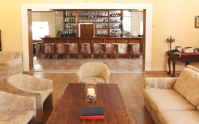 Rebecca'S Village Hotel