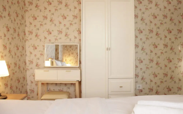 Comfy & Strategic 2BR Gateway Pasteur Apartment near Pasteur Exit Toll
