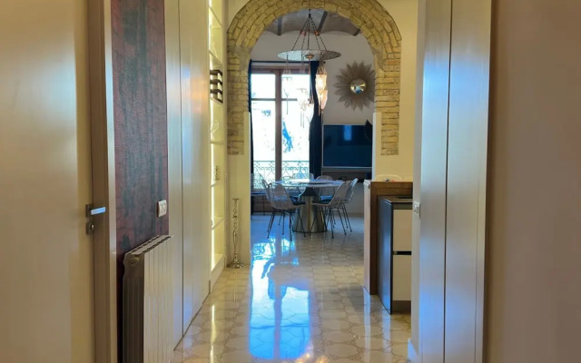 The Avenue 2BR Luxury Unit in Diagonal Ave