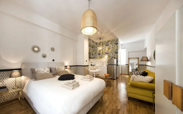Designer renovated apartment in downtown Athens