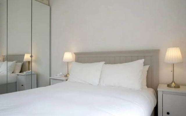 2 Bedroom Flat In New Town