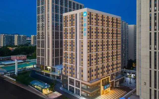 HanTing Hotel (Qingdao North Station Shengliqiao Subway Station)