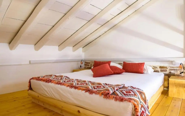 Lavrio stone house 5 min from the centre/port