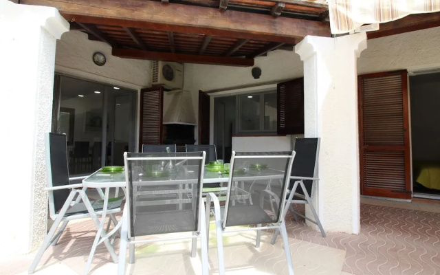 Alluring Holiday Home in Empuriabrava With Pool