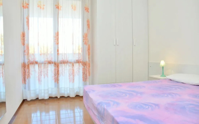 Spacious Flat With Fireplace Terrace