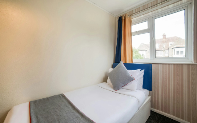 Devine Beach Hotel, Westcliff Southend-On-Sea