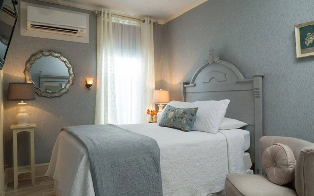 Carroll Villa Hotel