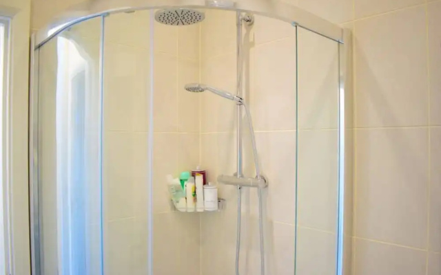 2 Bedroom House Near City Centre