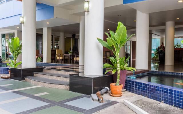 Отель Mansion Sarasinee @ Chatuchak вид на фасад