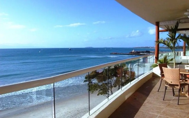 "absolute Beachfront Luxury Condo With Great Views!"