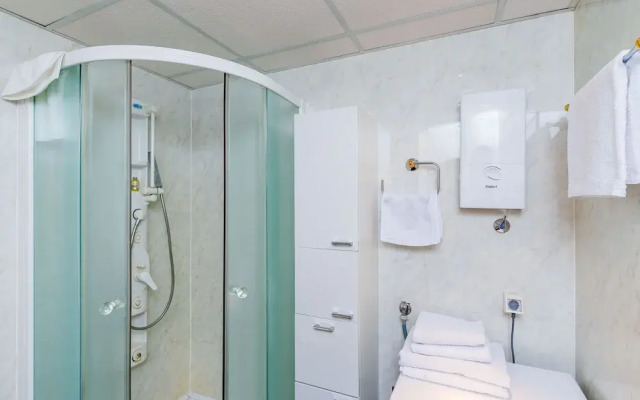 Apartment Reale - One Bedroom Apartment With Balcony and Sea View