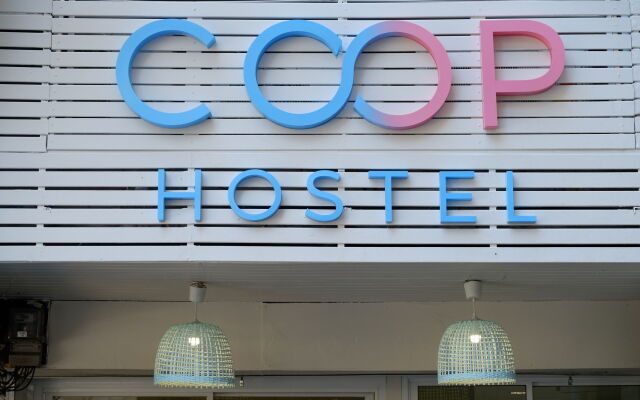 Coop Hostel Бангкок вид на фасад