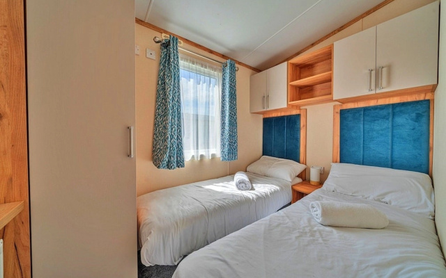 2 Bedroom Mobile Home in Wimborne, No Deposit