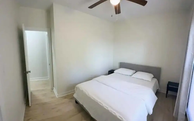 Newly Renovated 2 Bedroom - A Seasoned Superhost