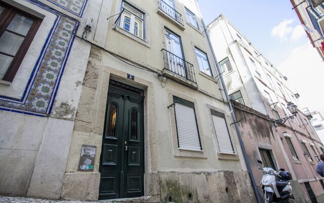 Апартаменты LxWay Apartments Travessa do Oleiro вид на фасад