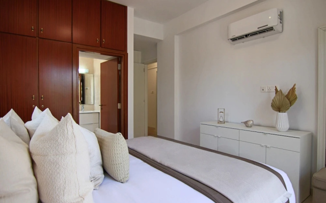 Phaedrus Living City Flat Androcleous