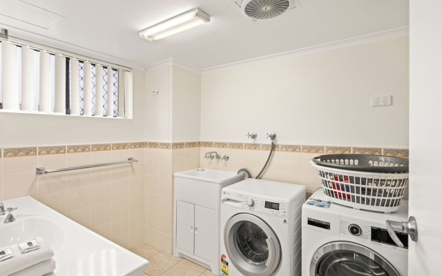 Burleigh Coastal Haven - Kingston 4