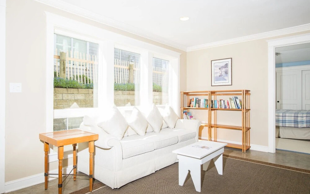 The Tides Inn in Lincoln City 4 Br home by RedAwning