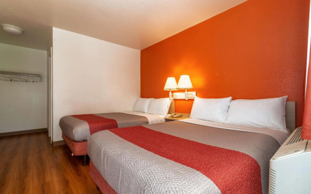 Motel 6 Palm Springs, CA - East - Palm Canyon