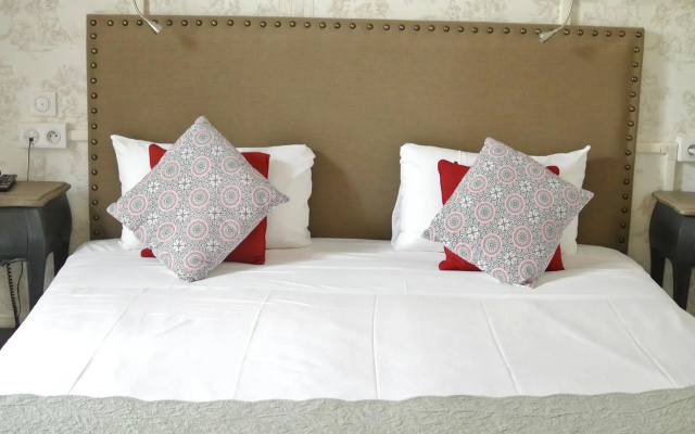 Logis Hotel Louise De Savoie