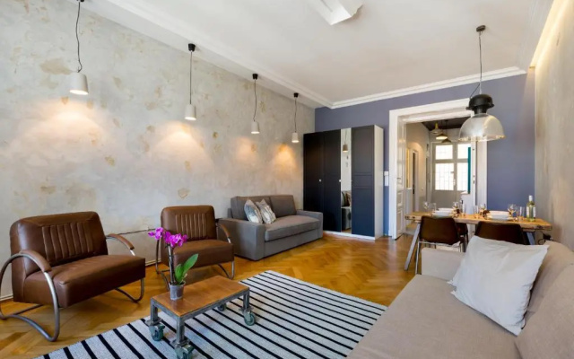 Designer Dream Home In The Absolute Center