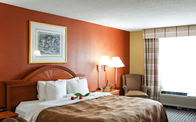 Quality Inn & Suites Cincinnati Sharonville