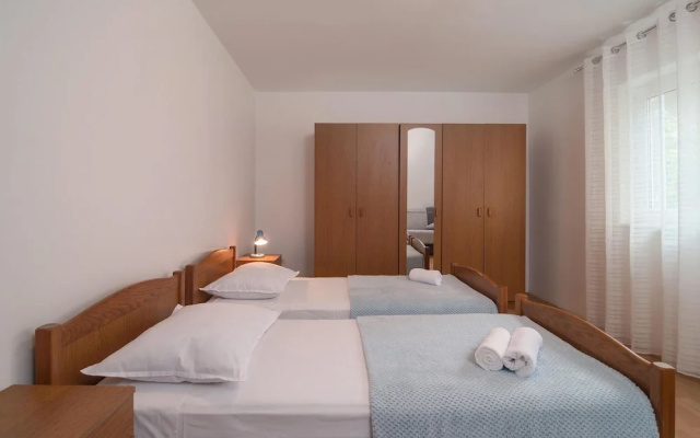 Awesome Home in Dugi Rat With Wifi and 3 Bedrooms