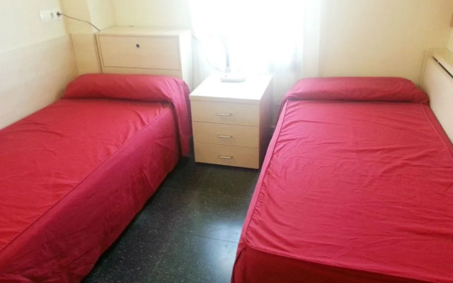 Residencia Universitaria Resa Giner de los Ríos - Hostel