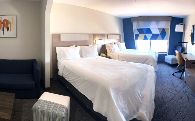 HOLIDAY INN EXPRESS AND SUITES by IHG