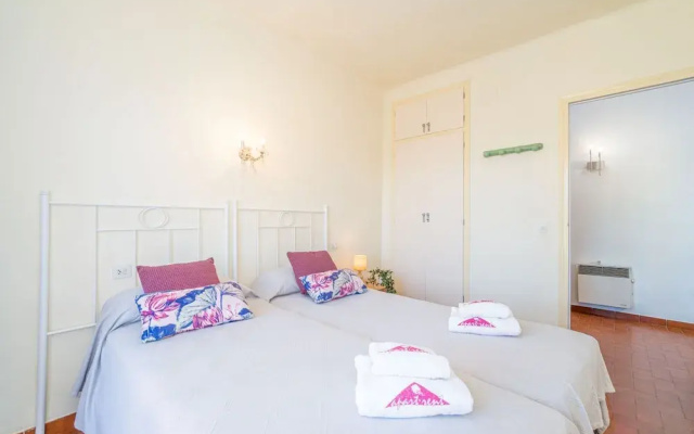 Beachfront Apartment in Empuriabrava With Pool