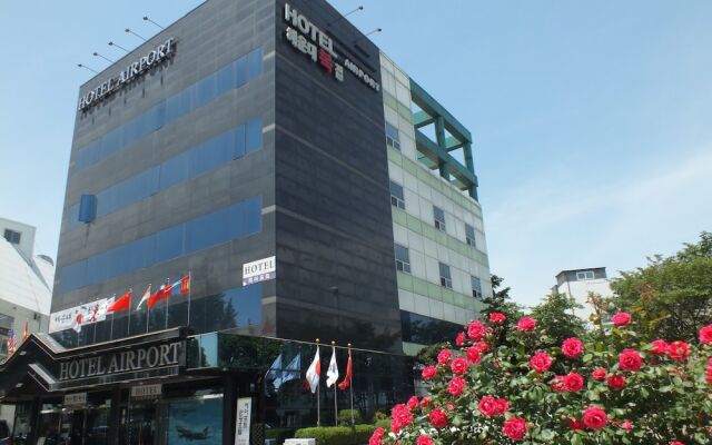 Hotel AIRPORT вид на фасад