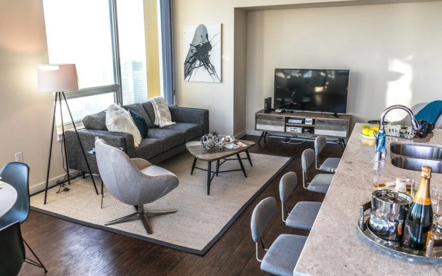 Ocean View III by AvantStay | High-Rise Flat in DT w/ City & Ocean Views!