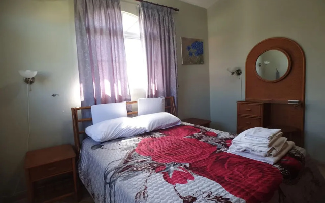 Great Privacy 3 Bedroom Villa Near the Beach