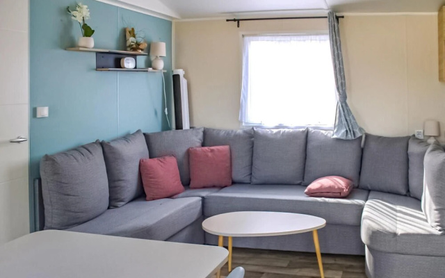 Stunning Home in Renesse With 3 Bedrooms and Wifi