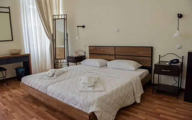 Athinas Street Inn