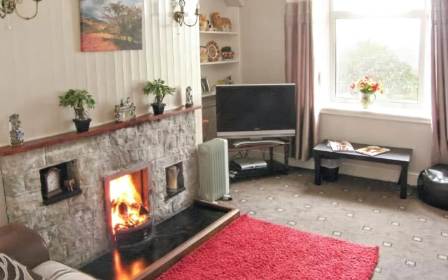Ymwlch Bach Farmhouse
